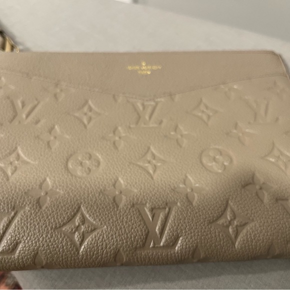 Louis Vuitton pouch - Picture 4 of 15